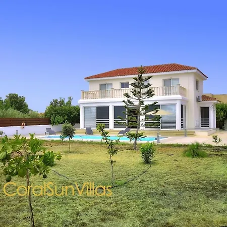 Βίλα 200m To The Coral Bay Strip, Large Pool *