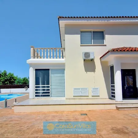 Βίλα 200m To The Coral Bay Strip, Large Pool *