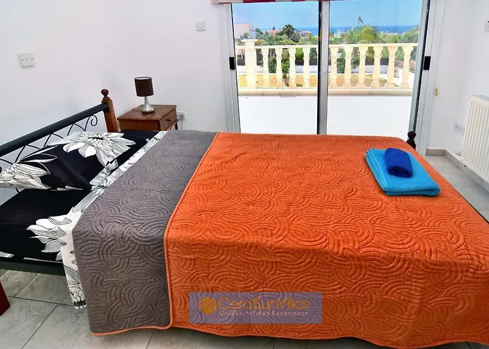 Βίλα 200m To The Coral Bay Strip, Large Pool