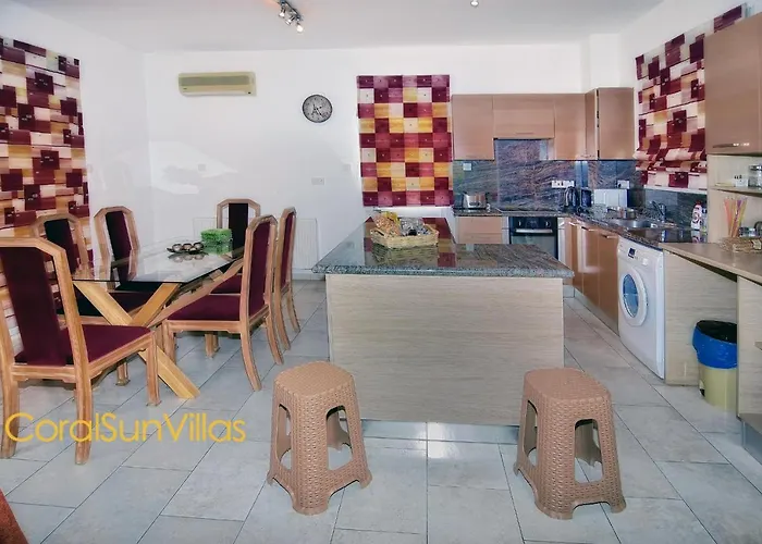 Βίλα 200m To The Coral Bay Strip, Large Pool