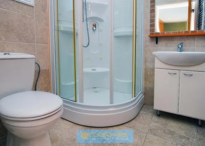 200m To The Coral Bay Strip, Large Pool *