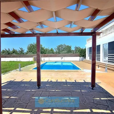 Βίλα 200m To The Coral Bay Strip, Large Pool