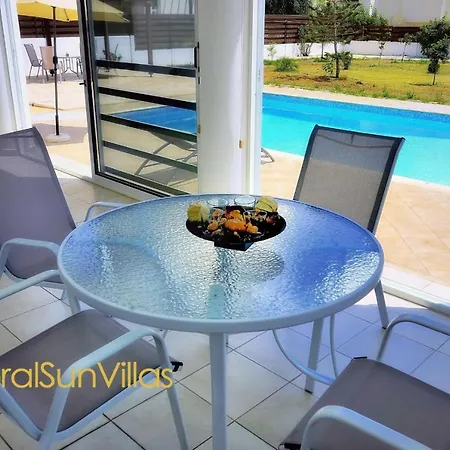 Βίλα 200m To The Coral Bay Strip, Large Pool