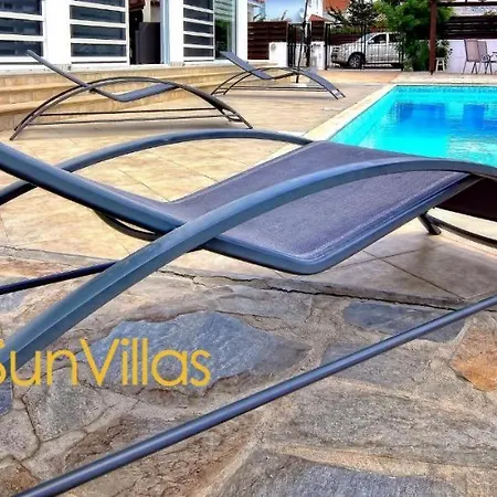 200m To The Coral Bay Strip, Large Pool * Peyia
