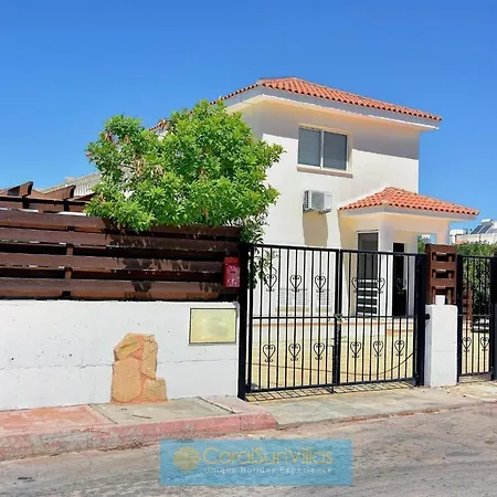 Villa 200m To The Coral Bay Strip, Large Pool *