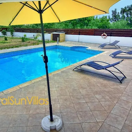 200m To The Coral Bay Strip, Large Pool * Peyia