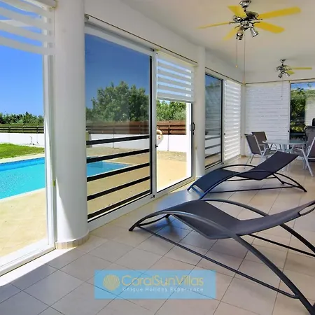 Βίλα 200m To The Coral Bay Strip, Large Pool