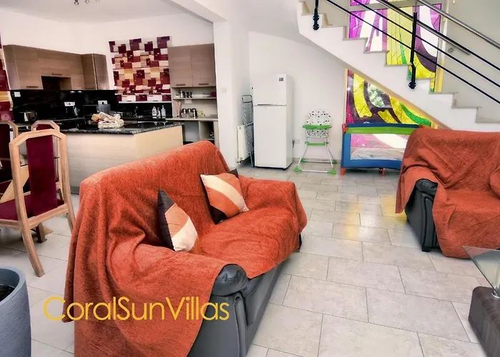 Vila 200m To The Coral Bay Strip, Large Pool Pegeia