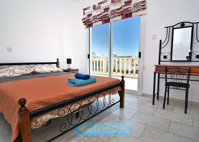 200m To The Coral Bay Strip, Large Pool Vila