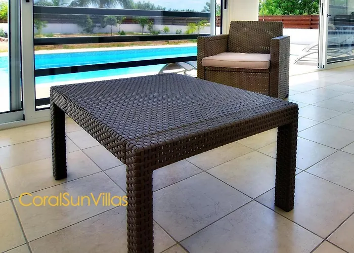 200m To The Coral Bay Strip, Large Pool Vila Pegeia