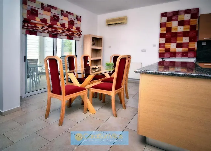 200m To The Coral Bay Strip, Large Pool * Pegeia