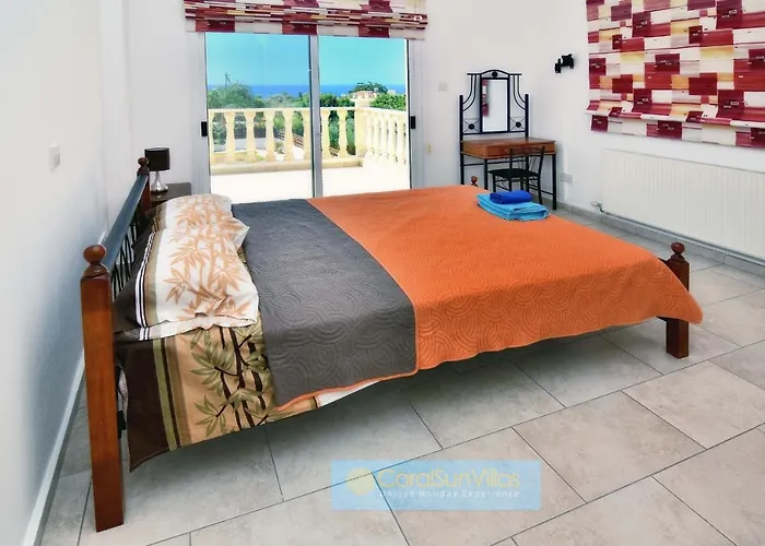 200m To The Coral Bay Strip, Large Pool * Pegeia