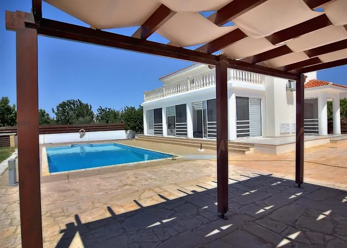 200m To The Coral Bay Strip, Large Pool Pegeia