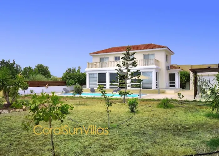 Vila 200m To The Coral Bay Strip, Large Pool *