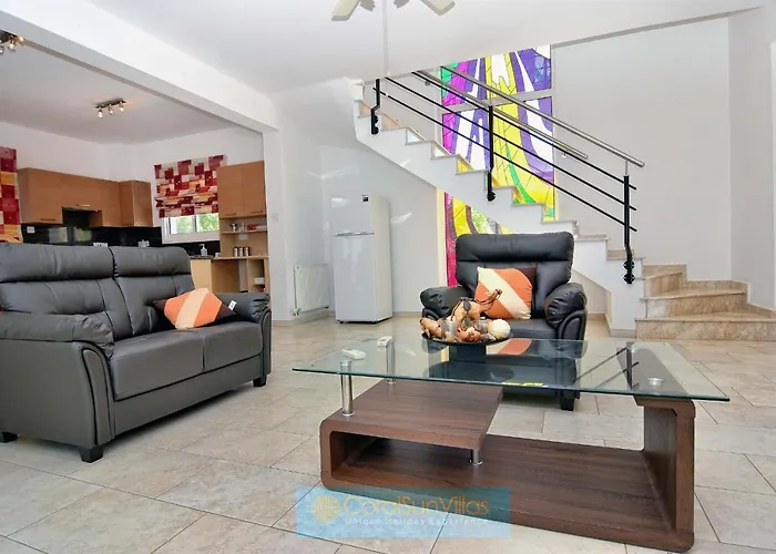 Vila 200m To The Coral Bay Strip, Large Pool Pegeia