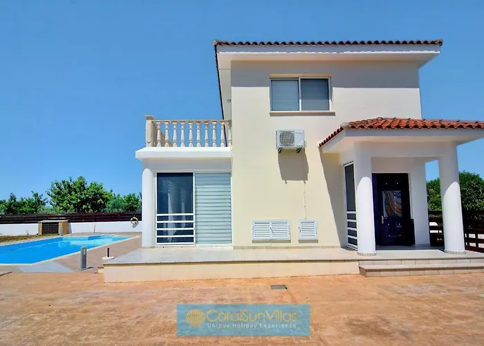 Vila 200m To The Coral Bay Strip, Large Pool *