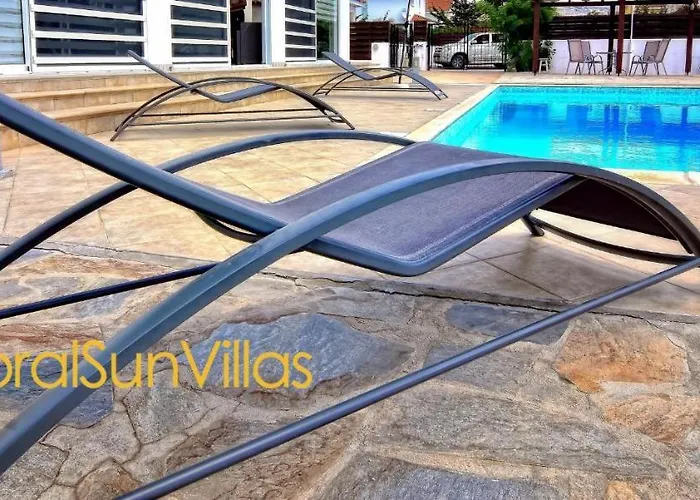 200m To The Coral Bay Strip, Large Pool * Pegeia