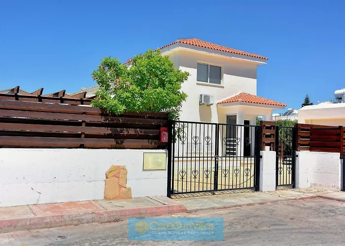 Vila 200m To The Coral Bay Strip, Large Pool *