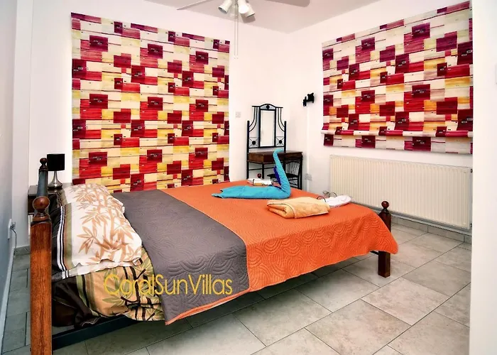 Vila 200m To The Coral Bay Strip, Large Pool Pegeia