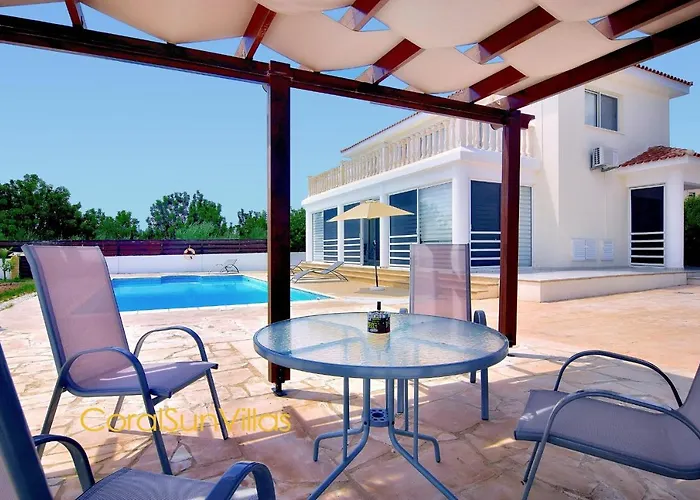 Vila 200m To The Coral Bay Strip, Large Pool