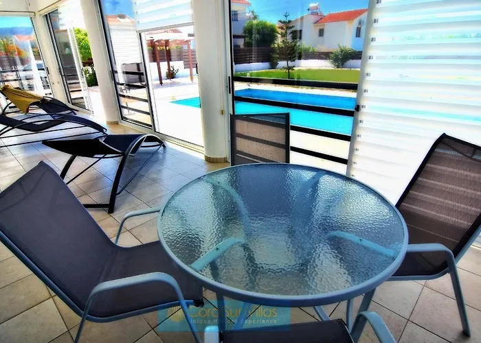 Vila 200m To The Coral Bay Strip, Large Pool