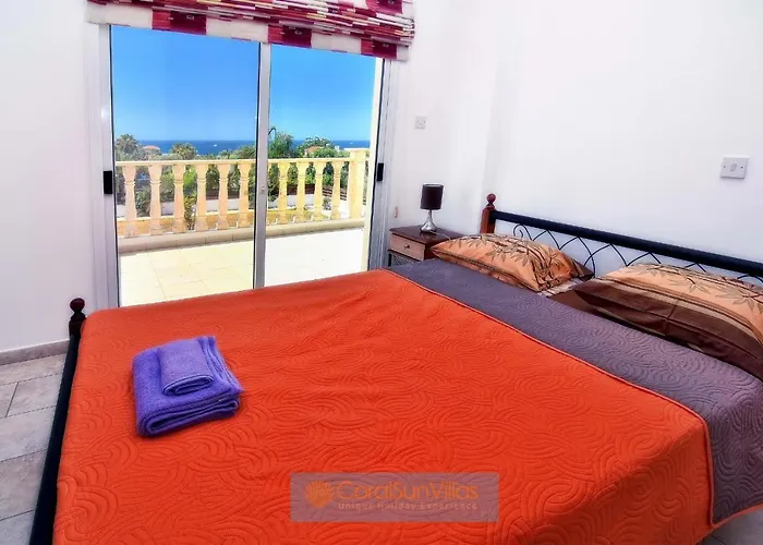 Vila 200m To The Coral Bay Strip, Large Pool